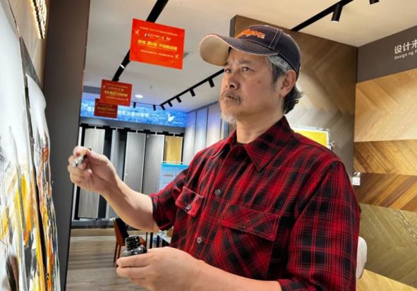 余工大家居的靈魂人物及創(chuàng)始人余靜贛先生協(xié)同國外藝術(shù)家一起創(chuàng)作巖板畫！