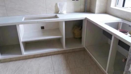 余工藝術(shù)陶瓷｜運(yùn)用瓷磚打造櫥柜的優(yōu)缺點(diǎn)